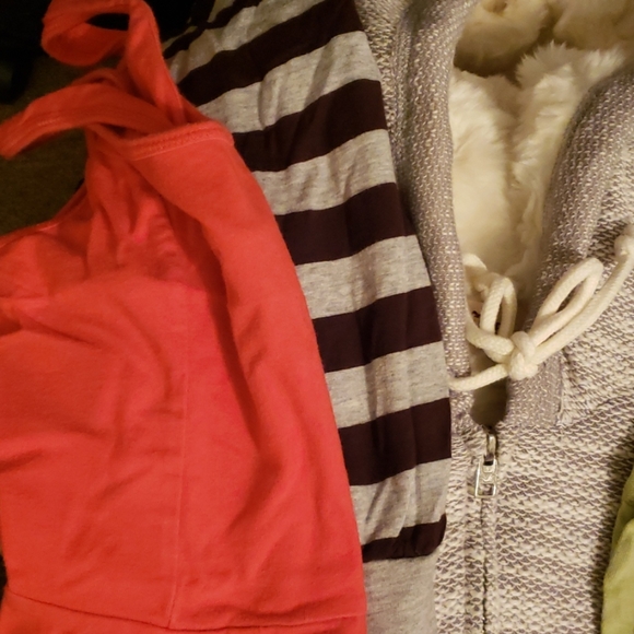 *** SOLD**XS Bundle deal!! 20 pieces of clothing!! - Picture 2 of 15